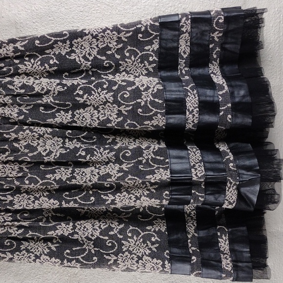 Joe B by Joe Benbasset Black Jacquard Damask Paisley Lace Pull On Mini Skirt - Picture 9 of 10